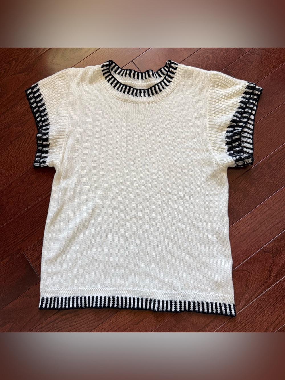 White and Black Short Tiered Sleeve Knit Top Women’s Size M NWOT Unbranded - Picture 2 of 6